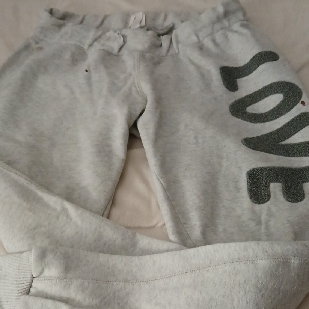 Womenz Gray Sweatpants with Love Print